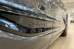 met. harmaa Audi Q6 e-tron 2025 kuva 35.