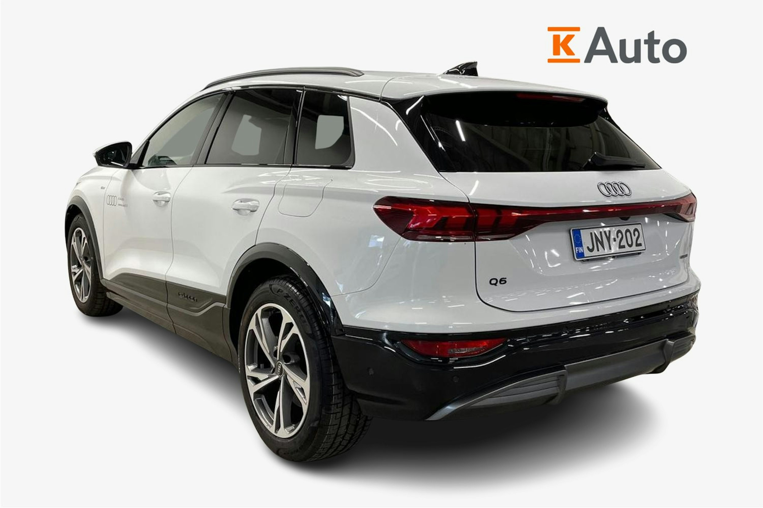 valkoinen Audi Q6 e-tron 2025 kuva 2.