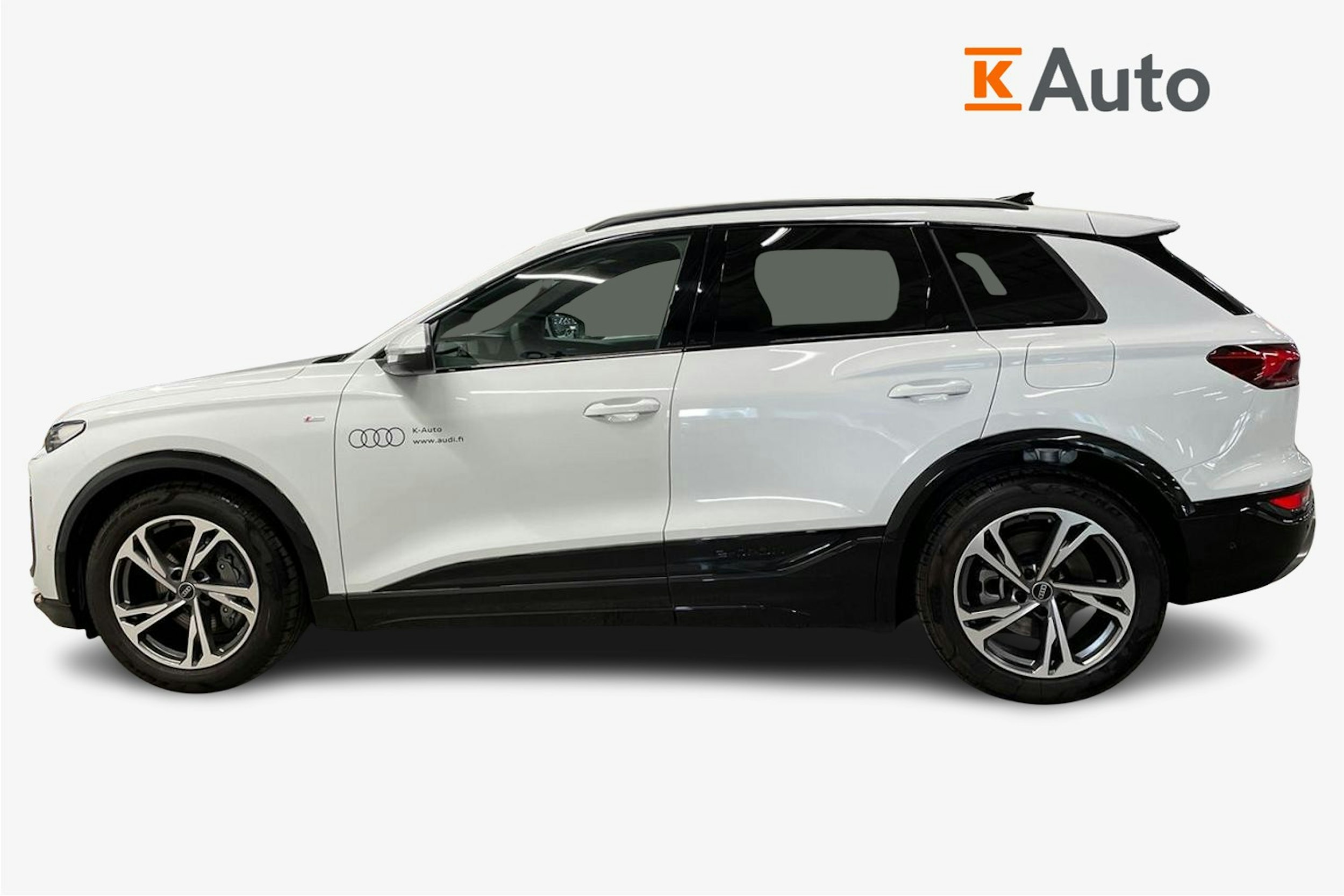 valkoinen Audi Q6 e-tron 2025 kuva 5.