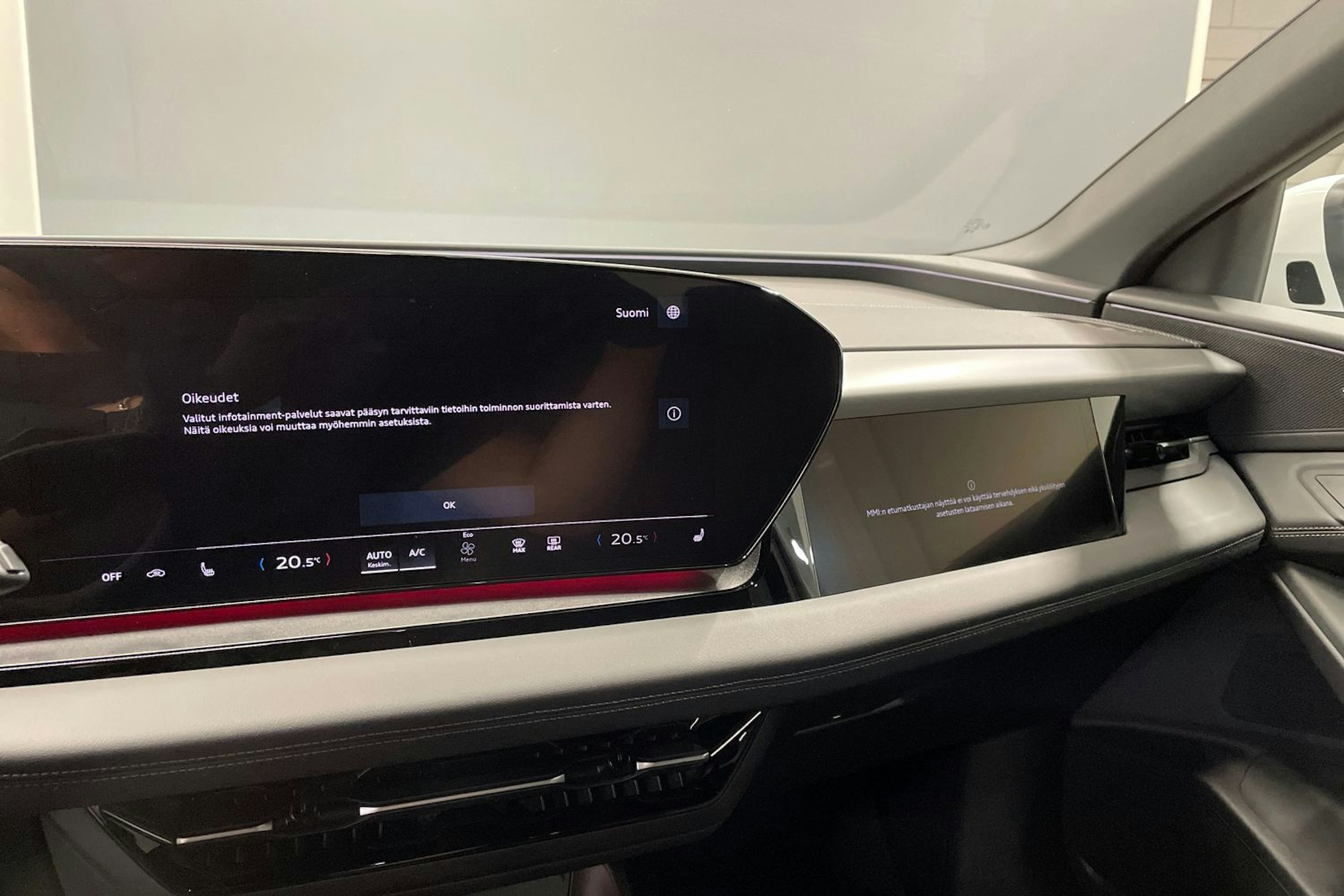 valkoinen Audi Q6 e-tron 2025 kuva 12.
