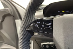 valkoinen Audi Q6 e-tron 2025 kuva 14.