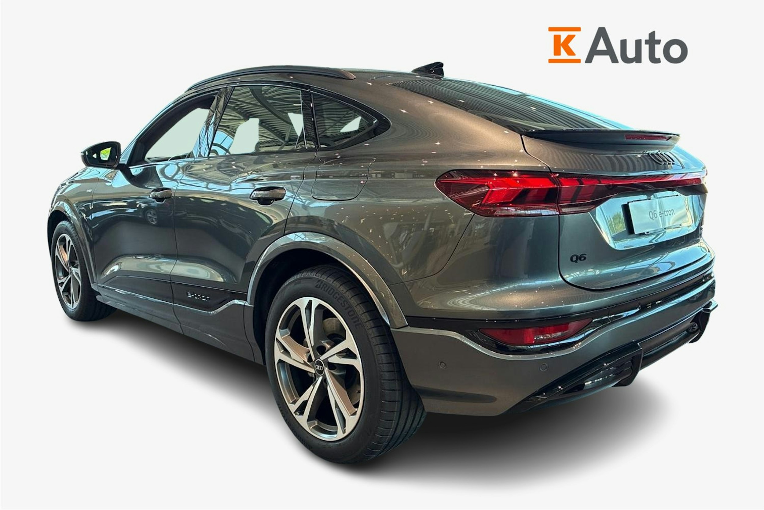 harmaa Audi Q6 e-tron 2025 kuva 2.