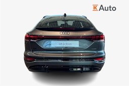 harmaa Audi Q6 e-tron 2025 kuva 3.