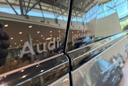 harmaa Audi Q6 e-tron 2025 kuva 13.