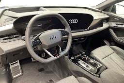 musta Audi Q6 e-tron 2025 kuva 6.
