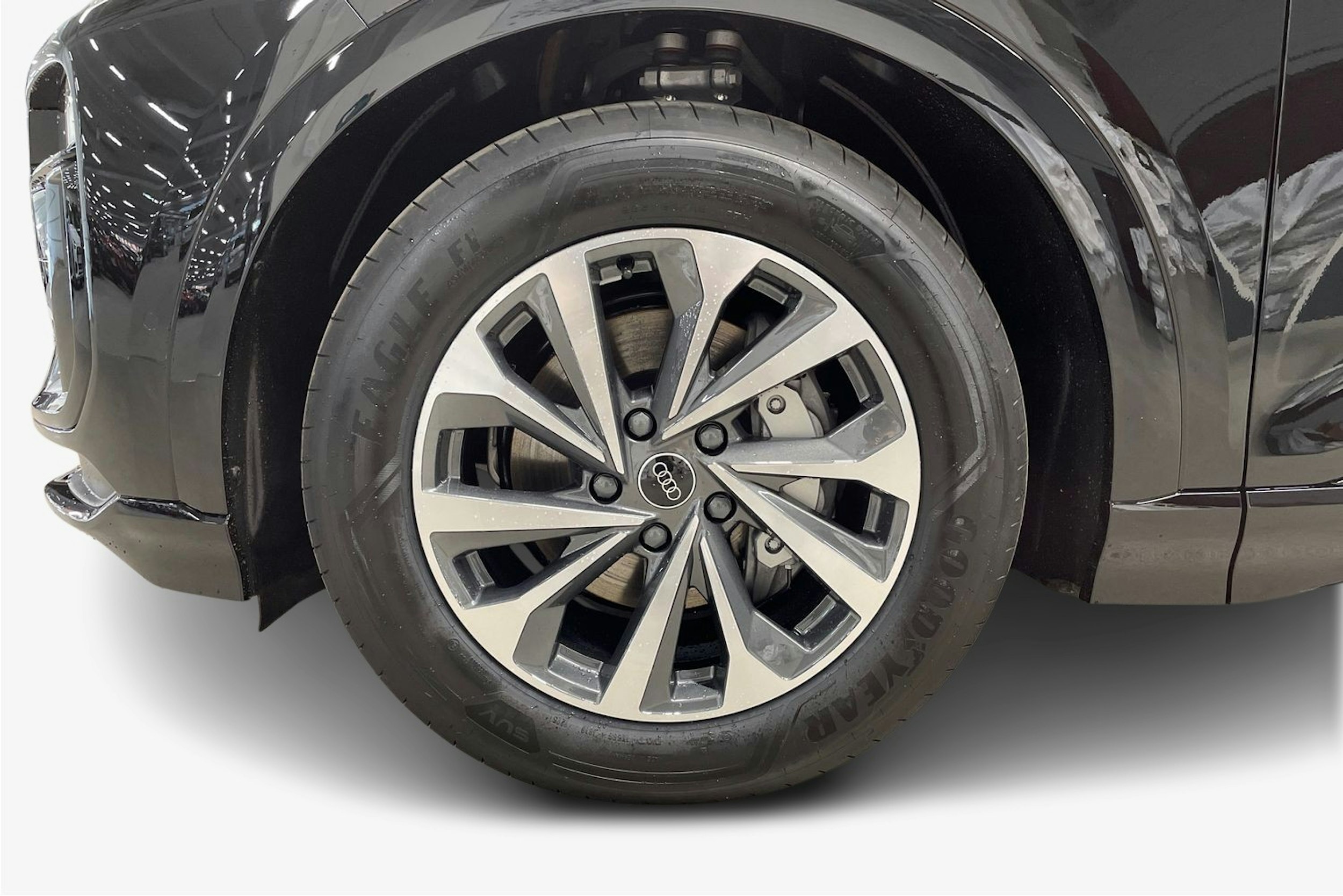 musta Audi Q6 e-tron 2025 kuva 9.