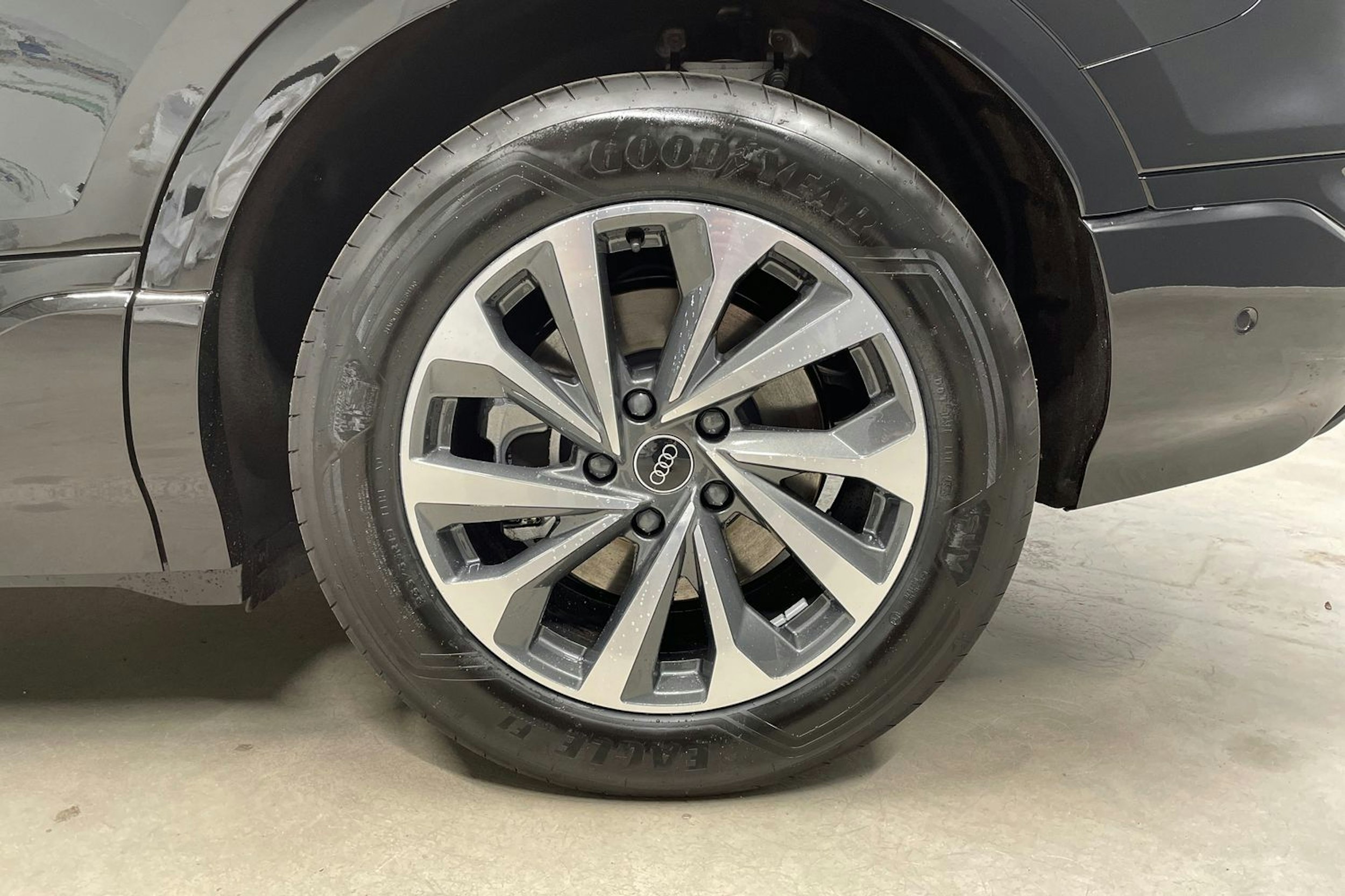 musta Audi Q6 e-tron 2025 kuva 10.