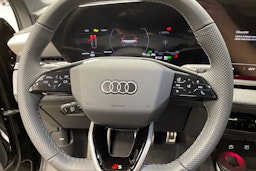 musta Audi Q6 e-tron 2025 kuva 11.