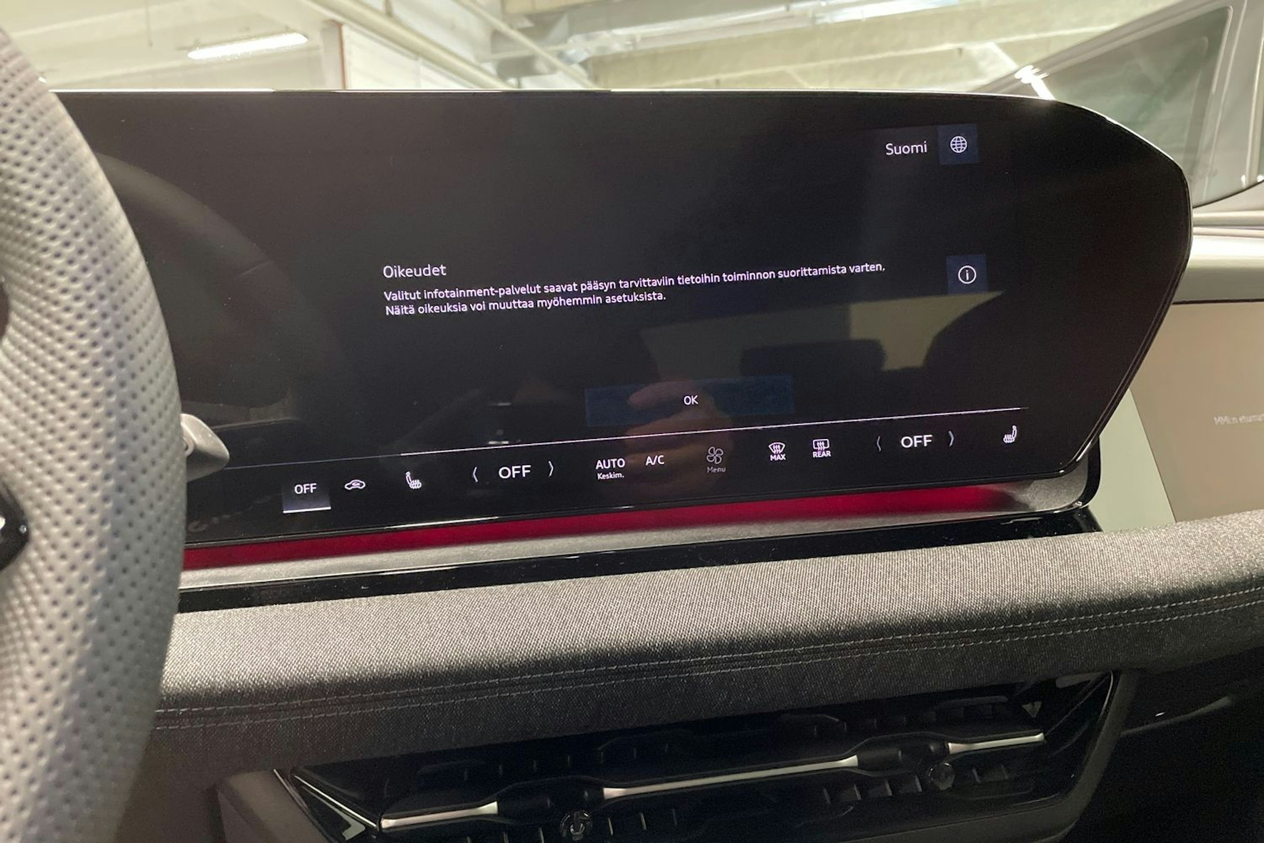 musta Audi Q6 e-tron 2025 kuva 14.