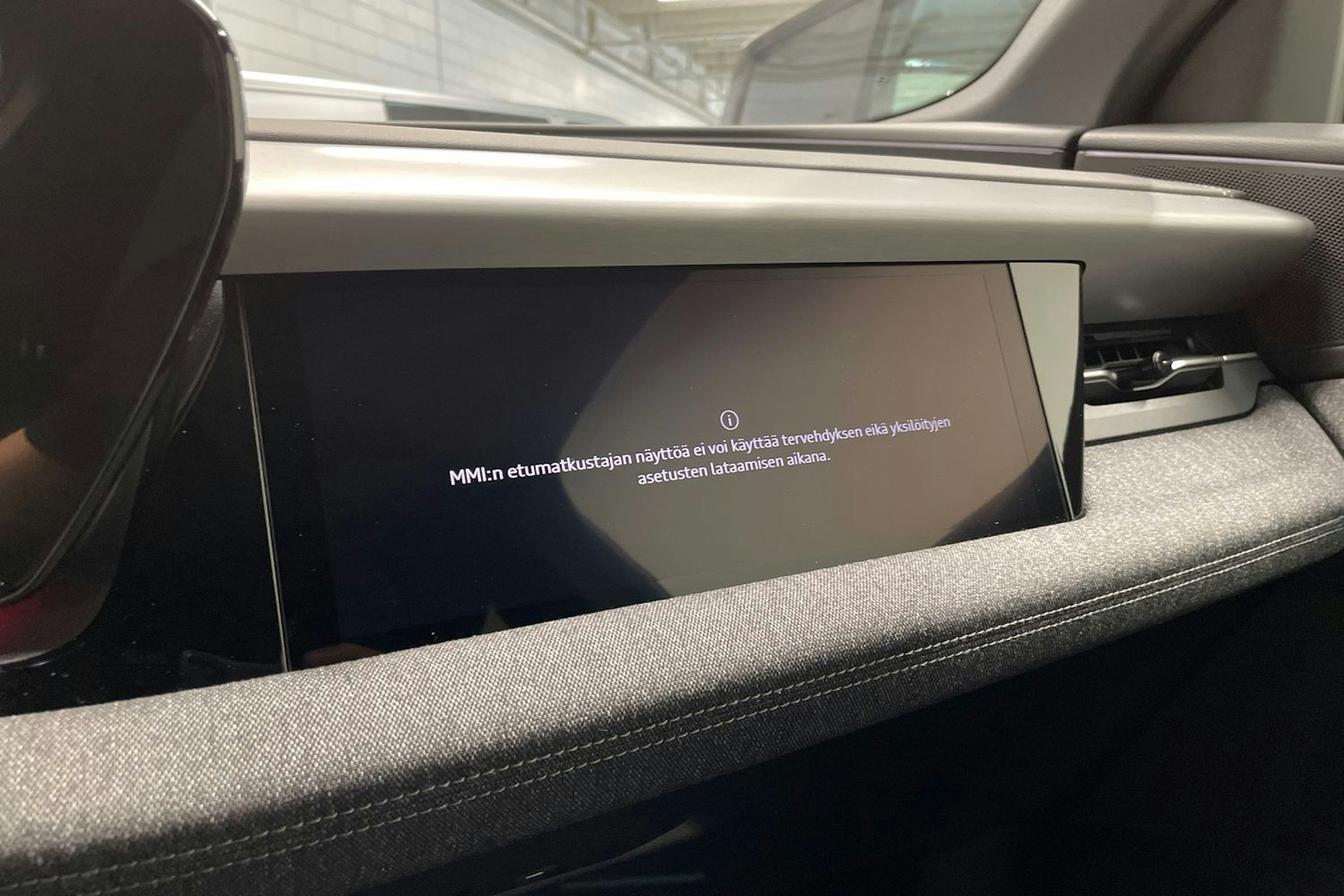 musta Audi Q6 e-tron 2025 kuva 15.