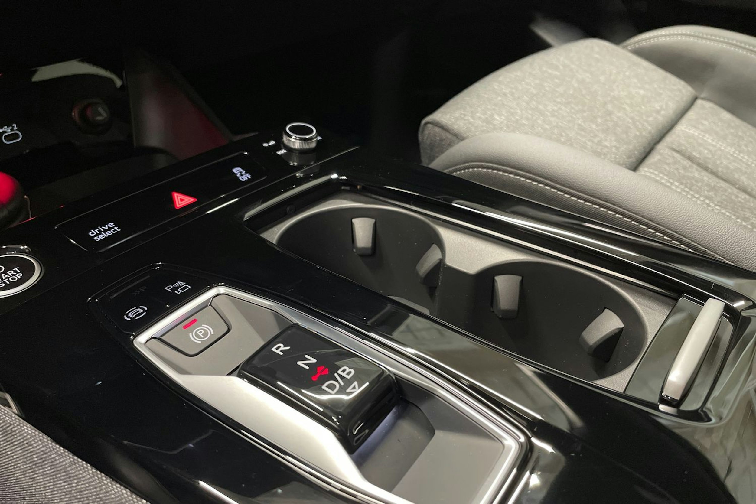 musta Audi Q6 e-tron 2025 kuva 16.