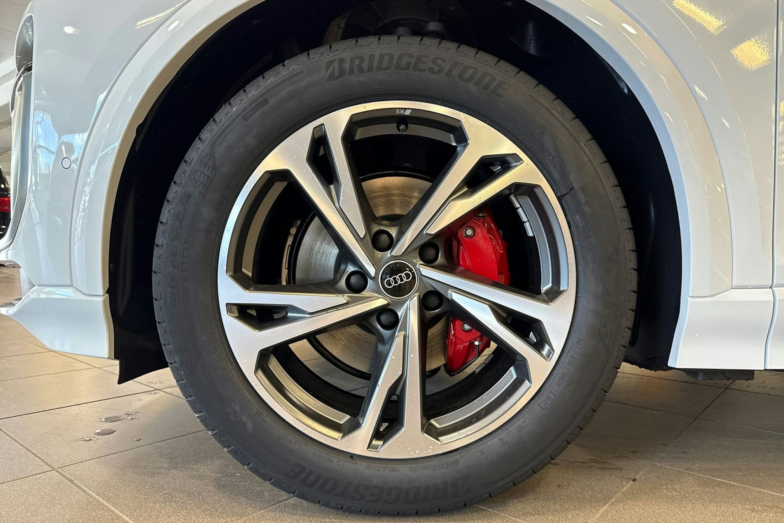 met. valkoinen Audi Q6 e-tron 2025 kuva 9.