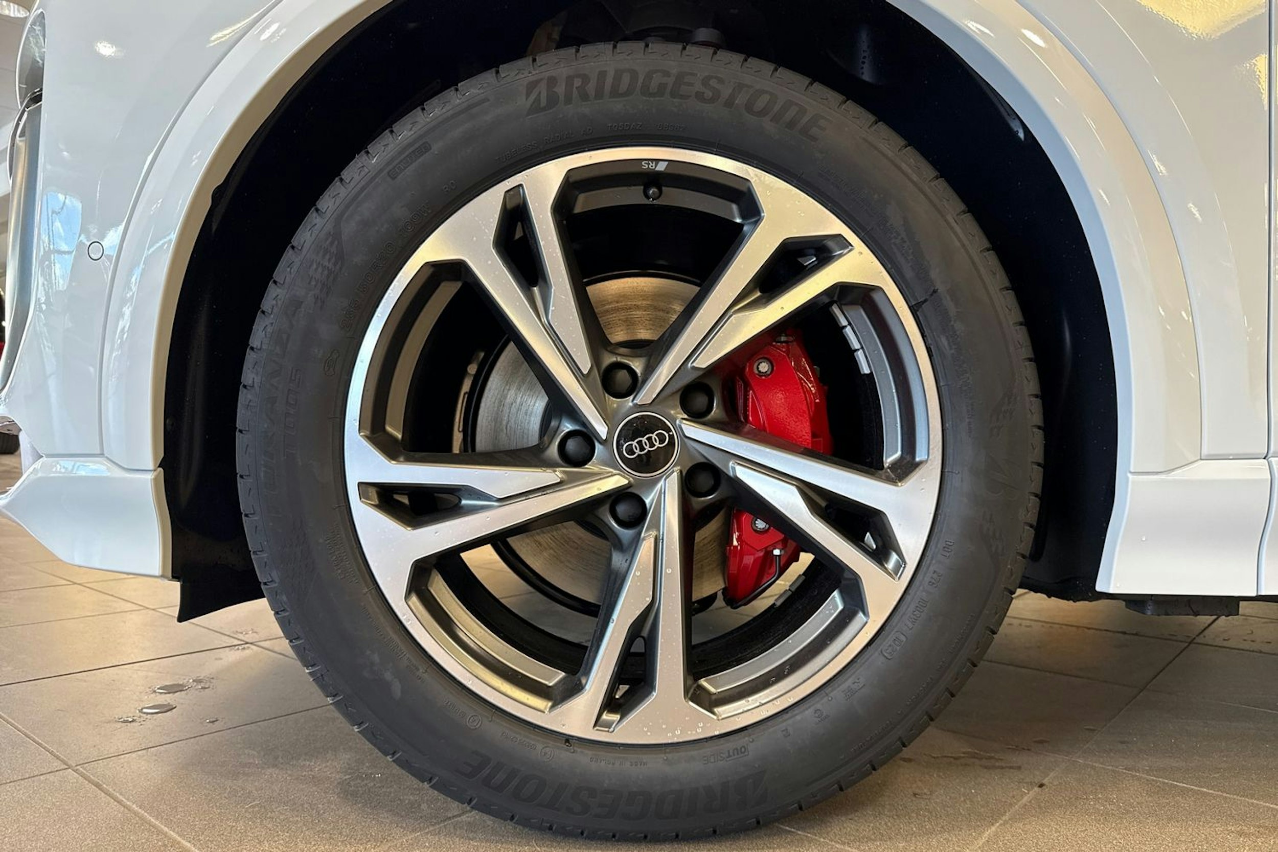 met. valkoinen Audi Q6 e-tron 2025 kuva 10.