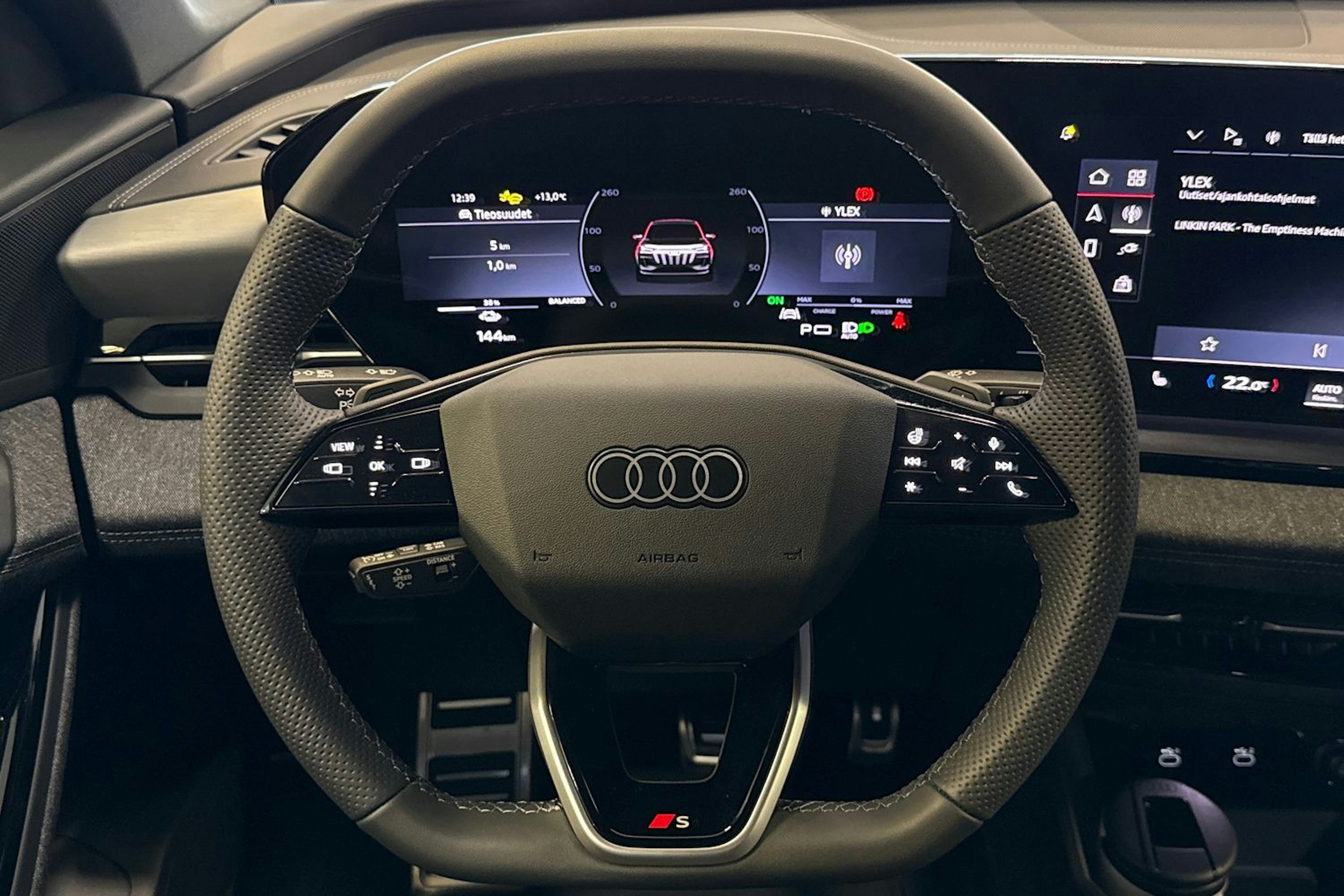 met. valkoinen Audi Q6 e-tron 2025 kuva 12.