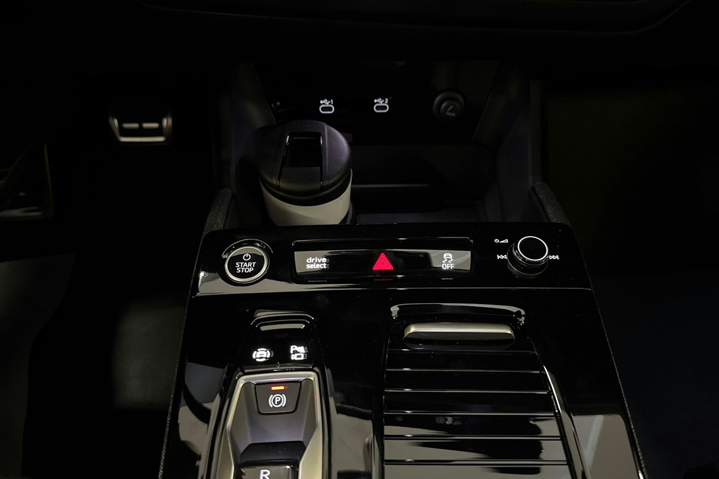 met. valkoinen Audi Q6 e-tron 2025 kuva 20.
