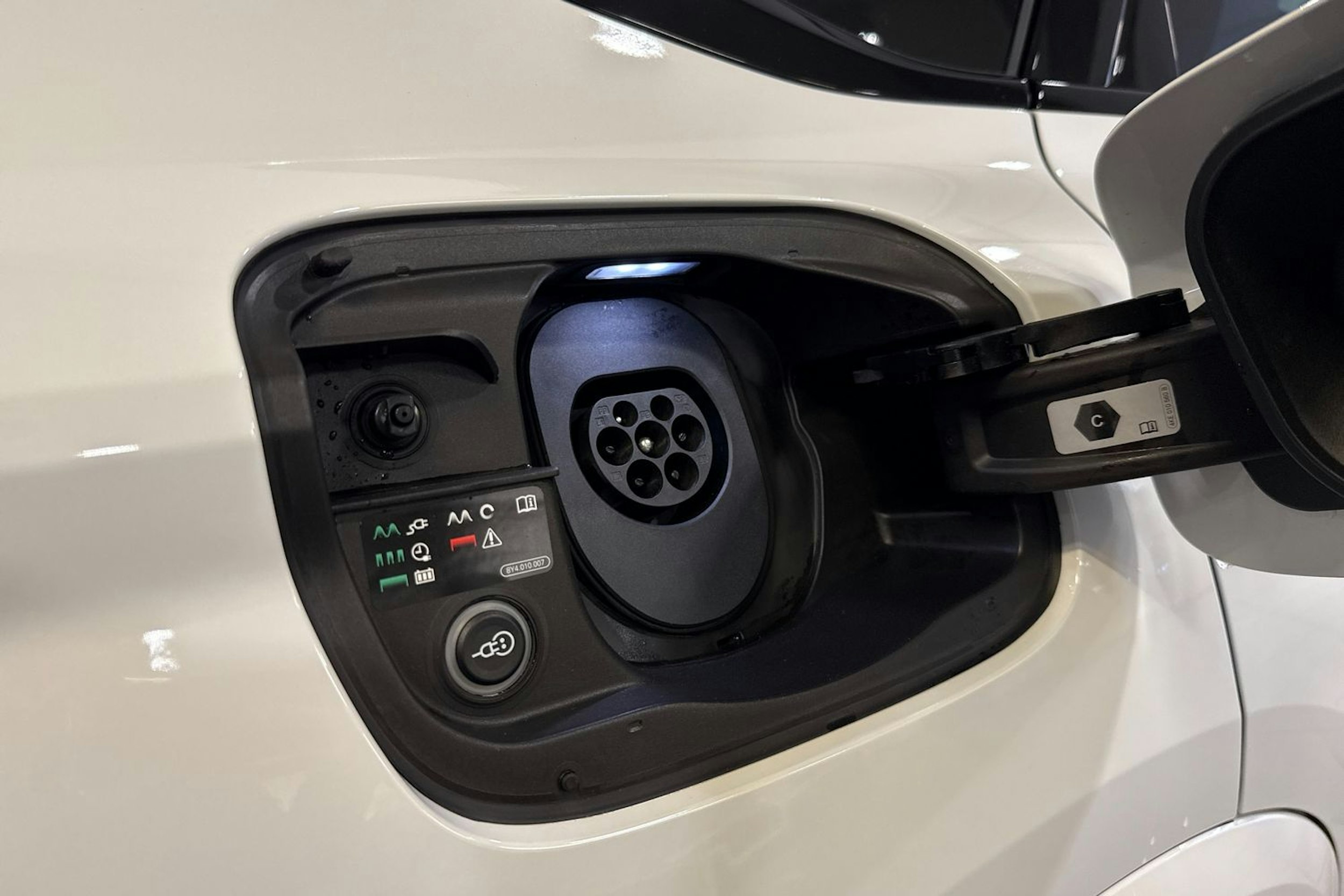 met. valkoinen Audi Q6 e-tron 2025 kuva 33.