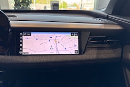 musta Audi Q6 e-tron 2025 kuva 13.