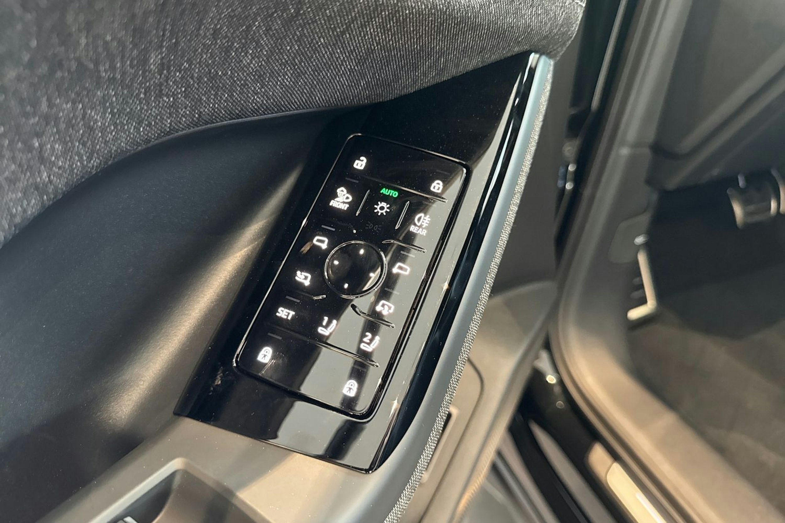 musta Audi Q6 e-tron 2025 kuva 14.