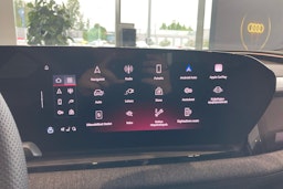 musta Audi Q6 e-tron 2025 kuva 16.