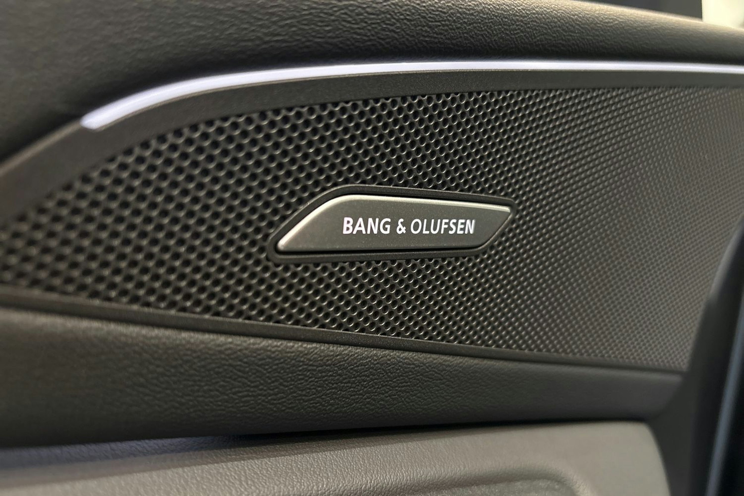 Harmaa Audi Q6 e-tron 2025 kuva 14.