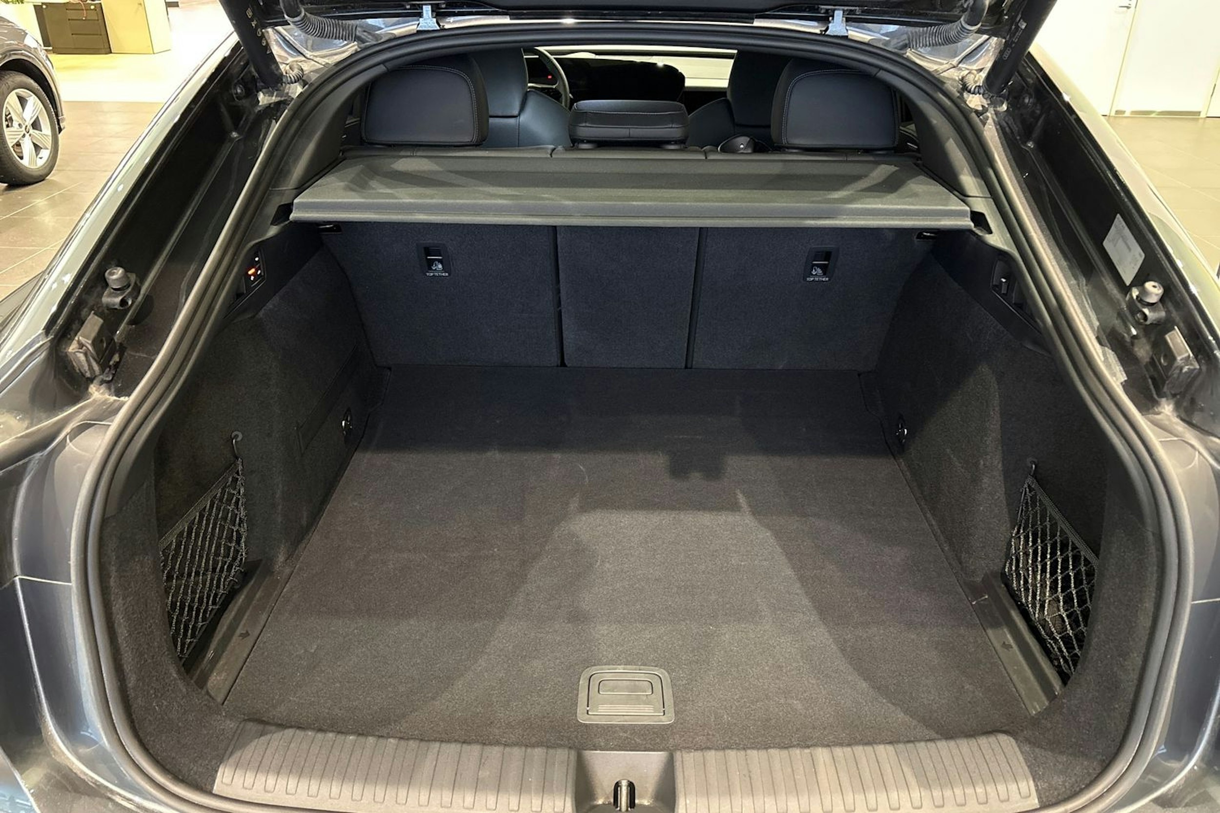 Harmaa Audi Q6 e-tron 2025 kuva 18.