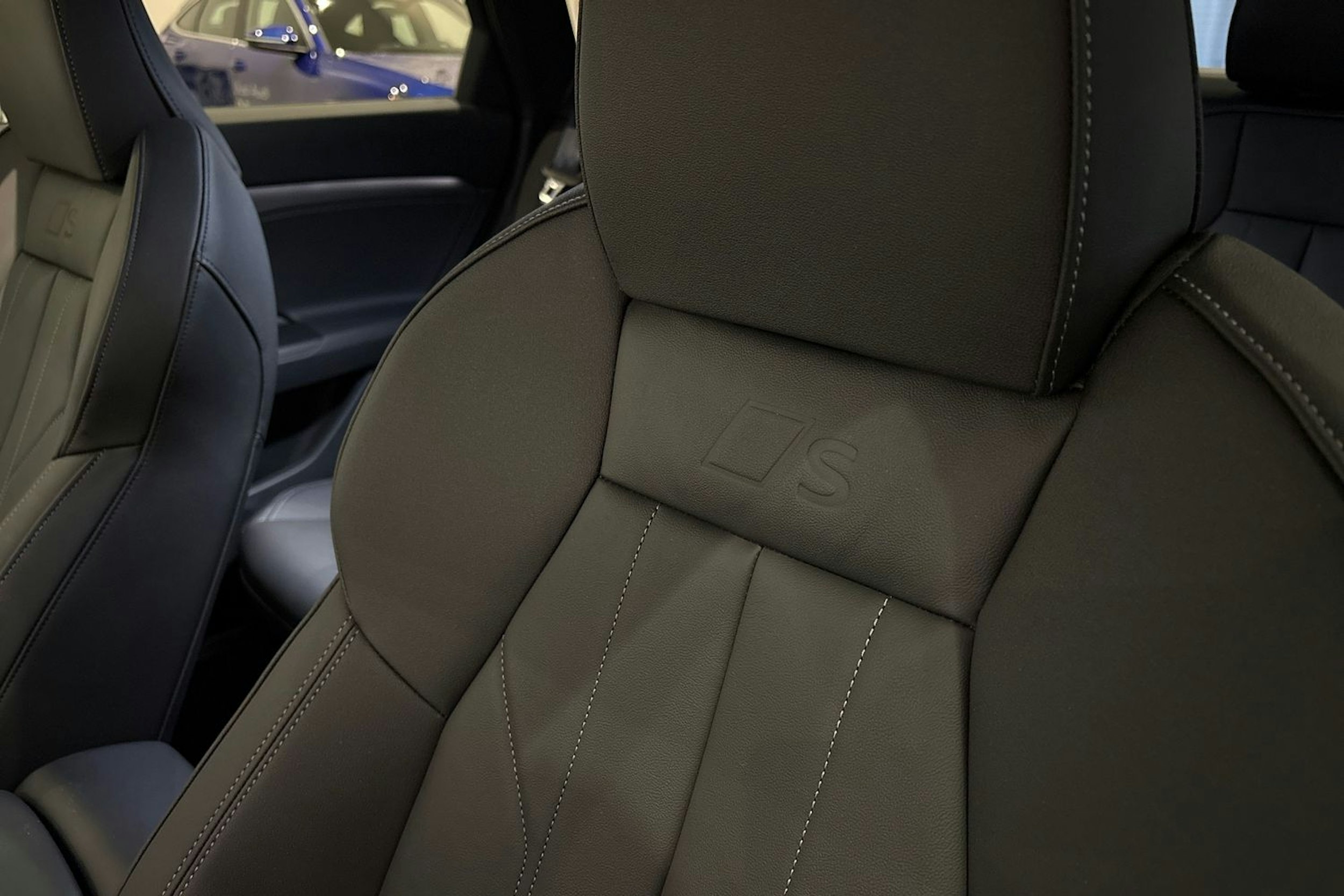 Harmaa Audi Q6 e-tron 2025 kuva 23.