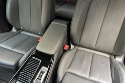 Harmaa Audi Q6 e-tron 2025 kuva 30.