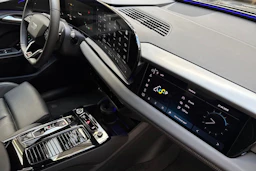 Harmaa Audi Q6 e-tron 2025 kuva 31.