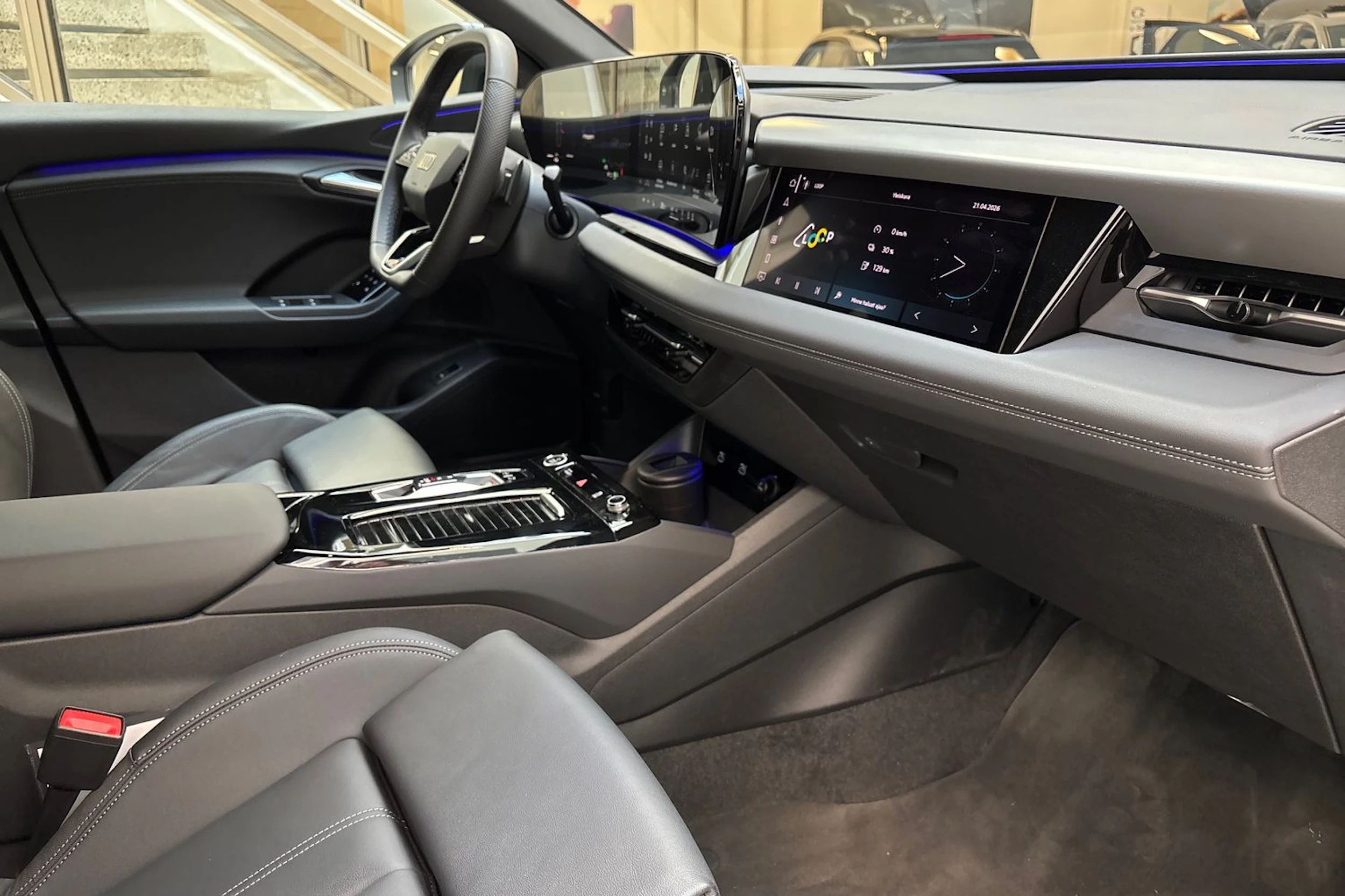Harmaa Audi Q6 e-tron 2025 kuva 32.