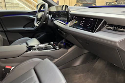 Harmaa Audi Q6 e-tron 2025 kuva 32.