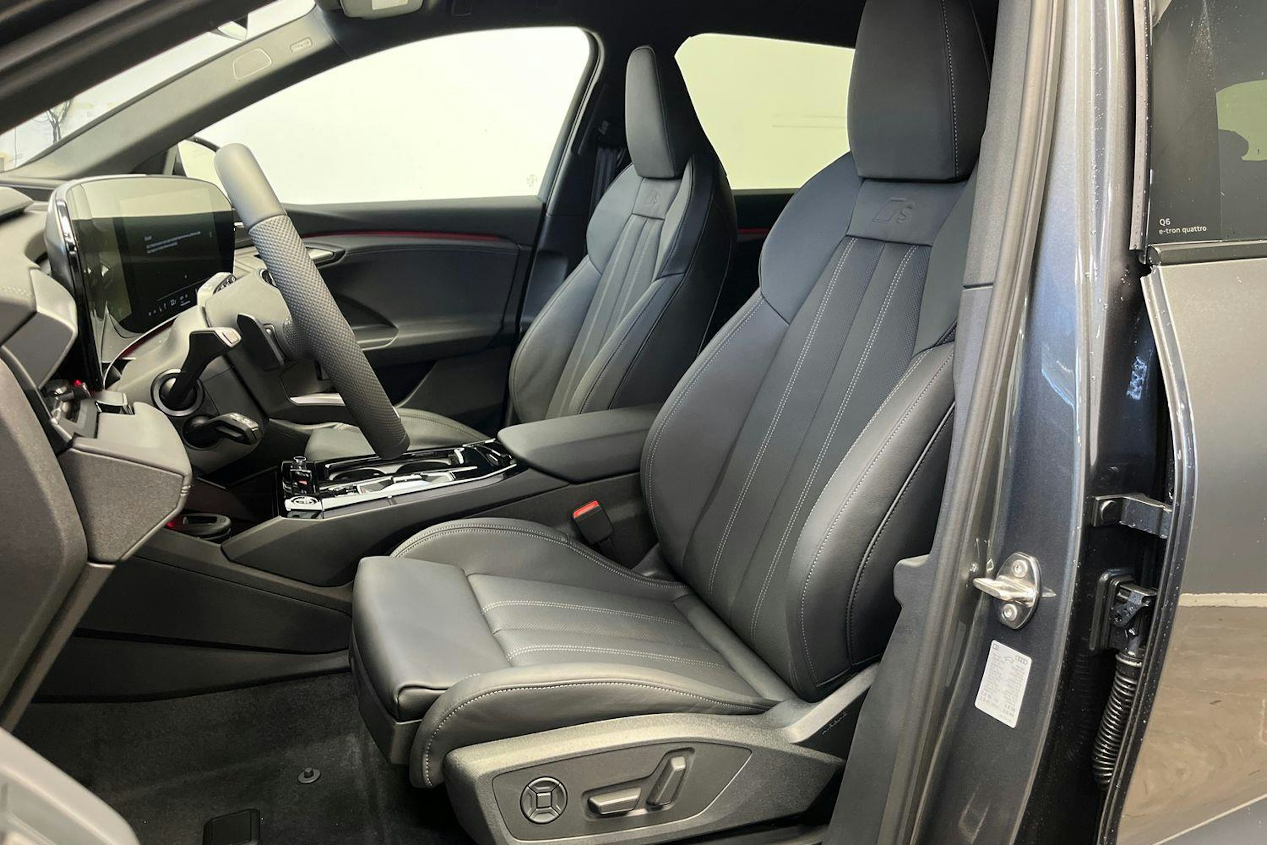 daytonan harmaa Audi Q6 e-tron 2025 kuva 7.