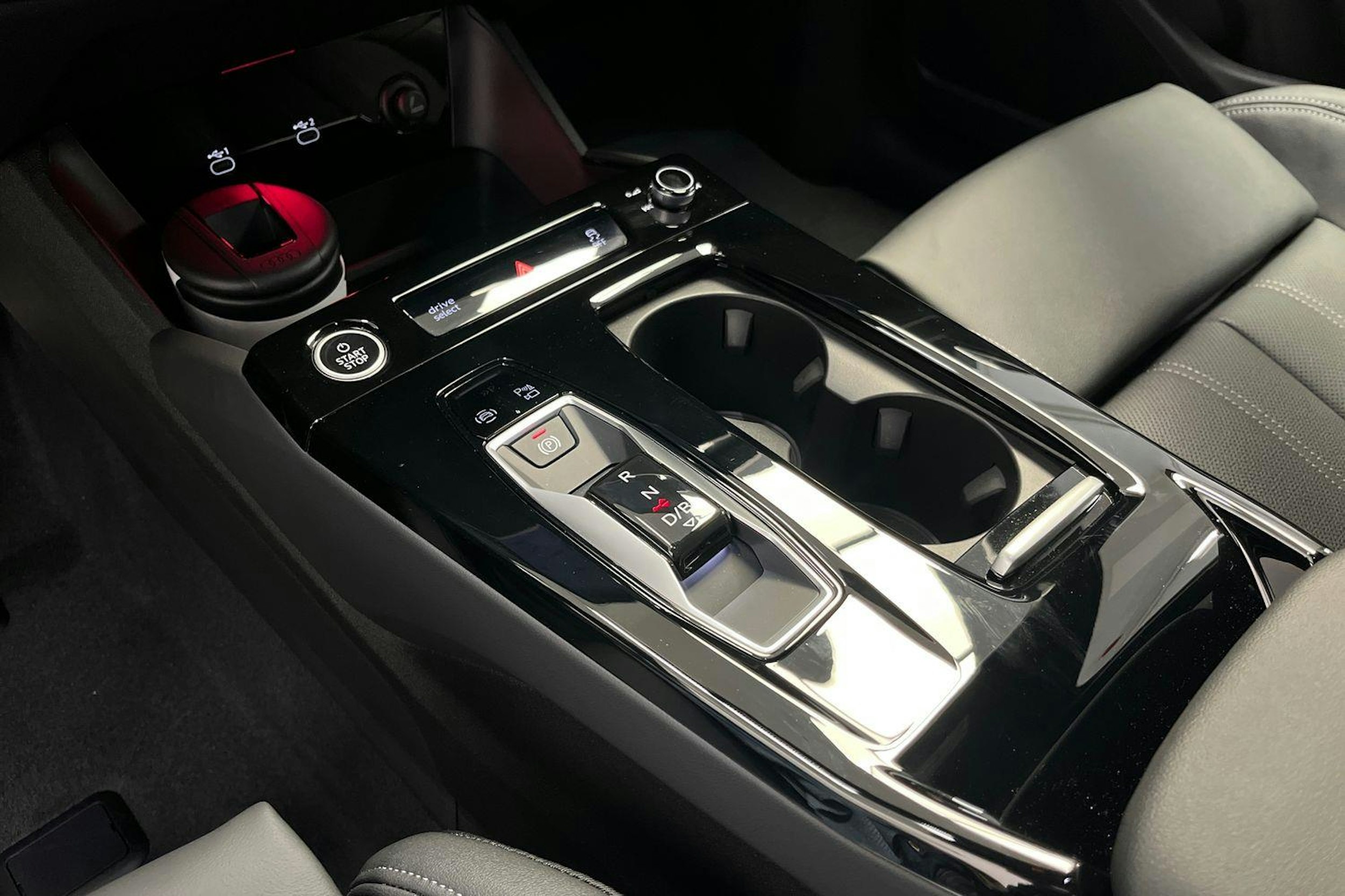 daytonan harmaa Audi Q6 e-tron 2025 kuva 12.