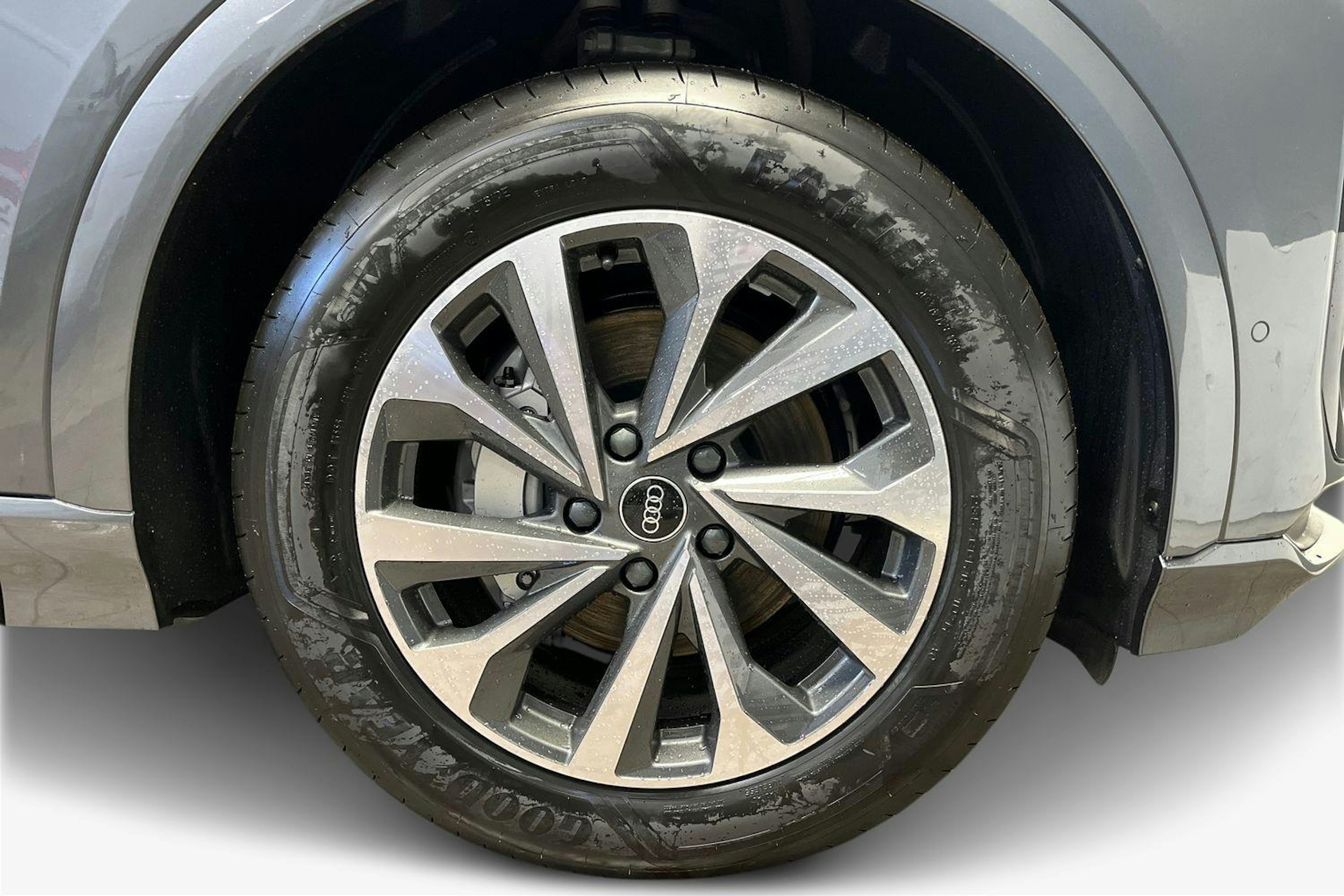 daytonan harmaa Audi Q6 e-tron 2025 kuva 21.