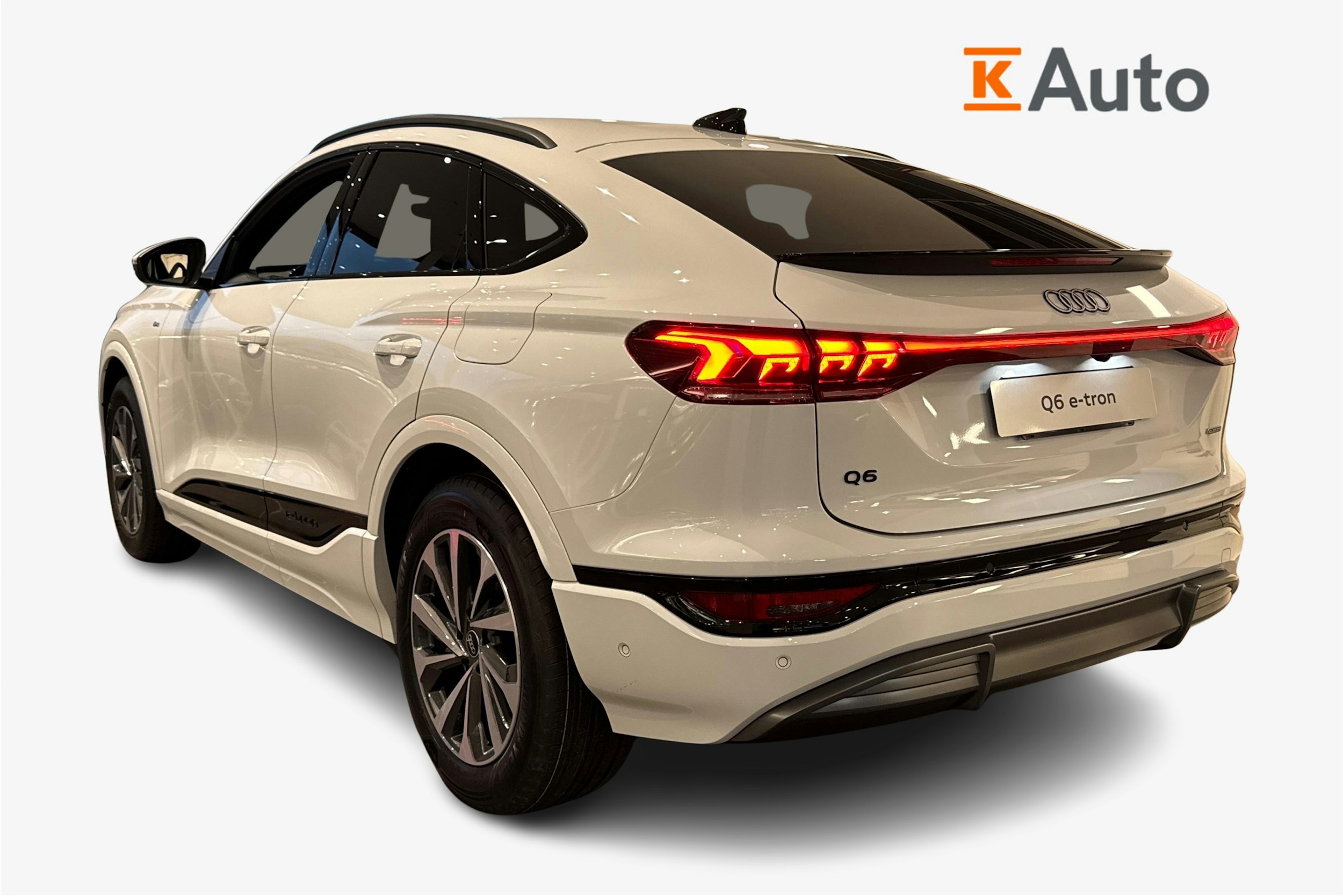 valkoinen Audi Q6 e-tron 2025 kuva 2.