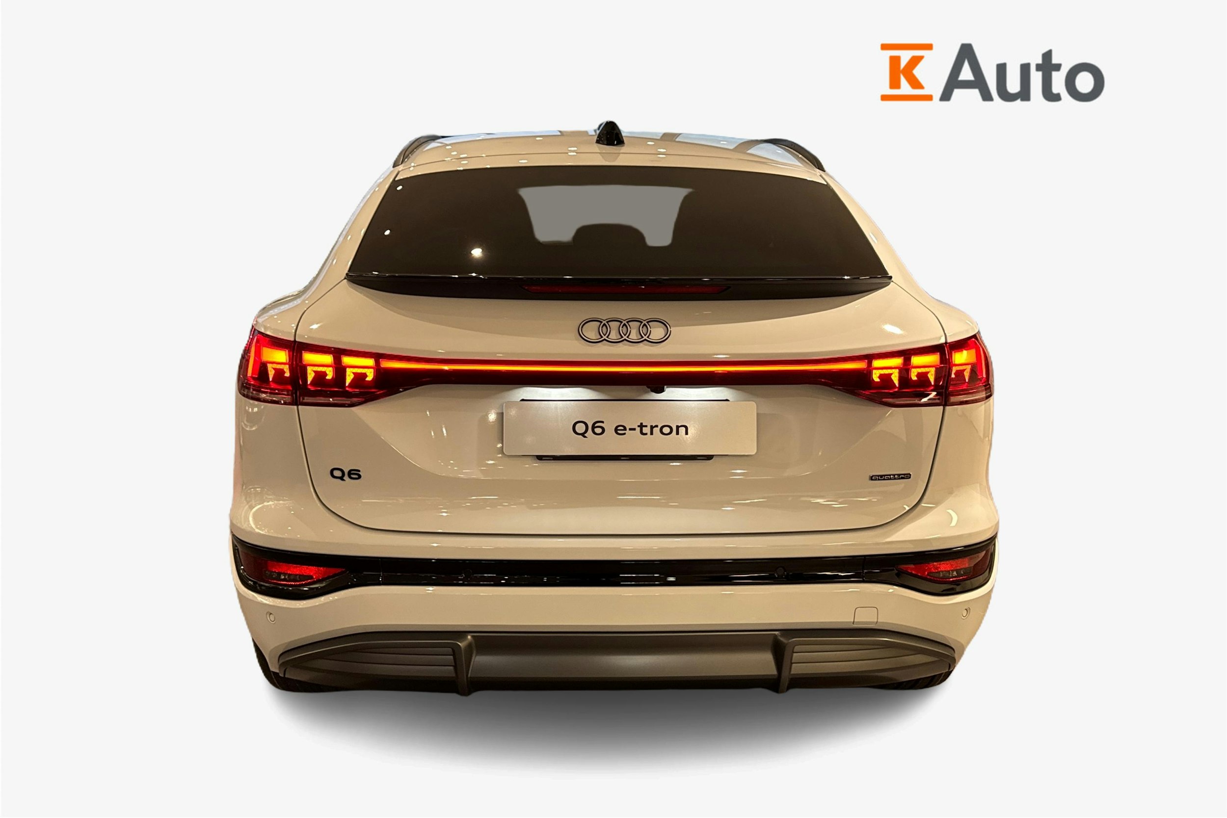 valkoinen Audi Q6 e-tron 2025 kuva 3.