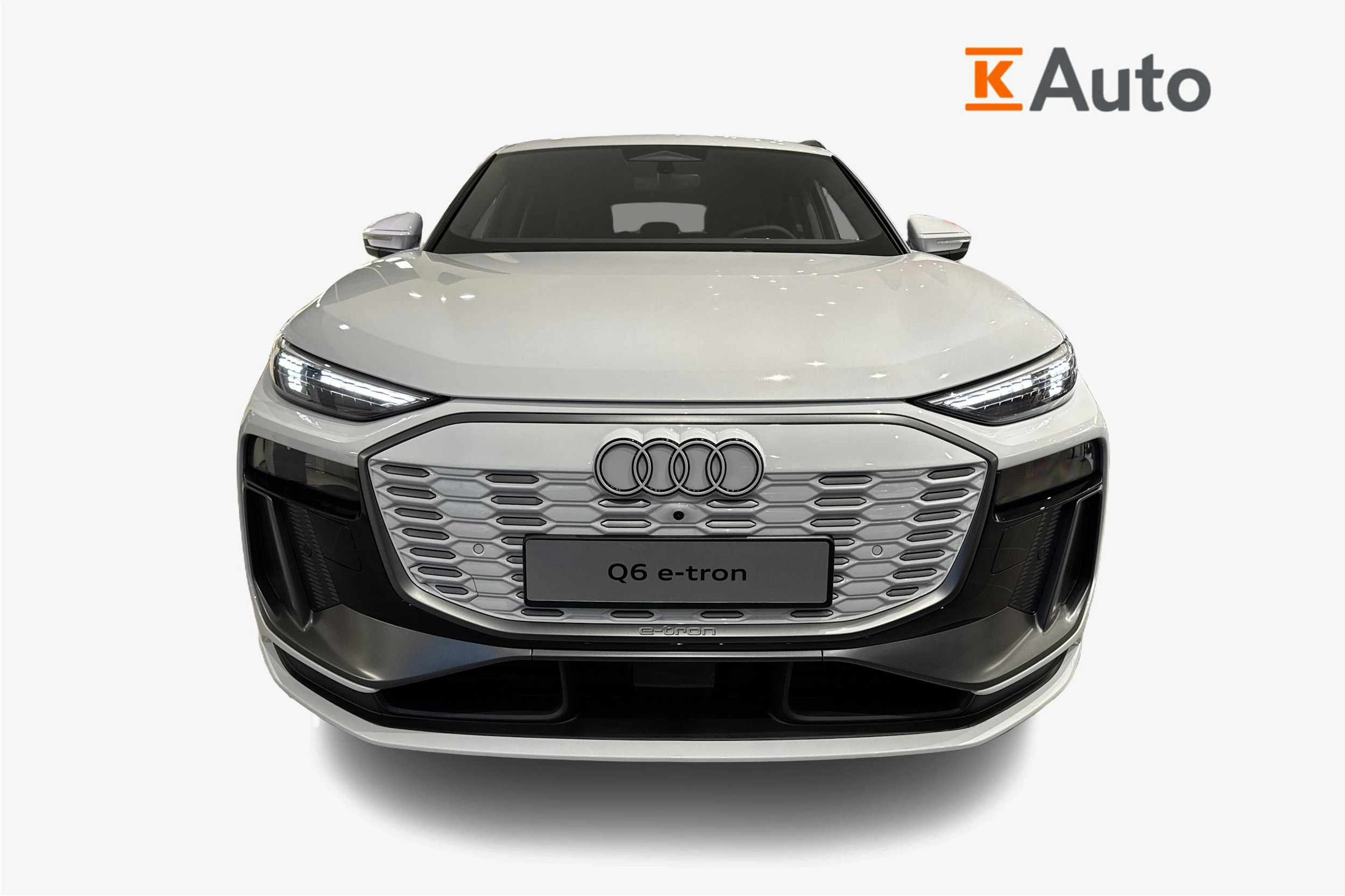 valkoinen Audi Q6 e-tron 2025 kuva 4.