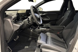 valkoinen Audi Q6 e-tron 2025 kuva 6.