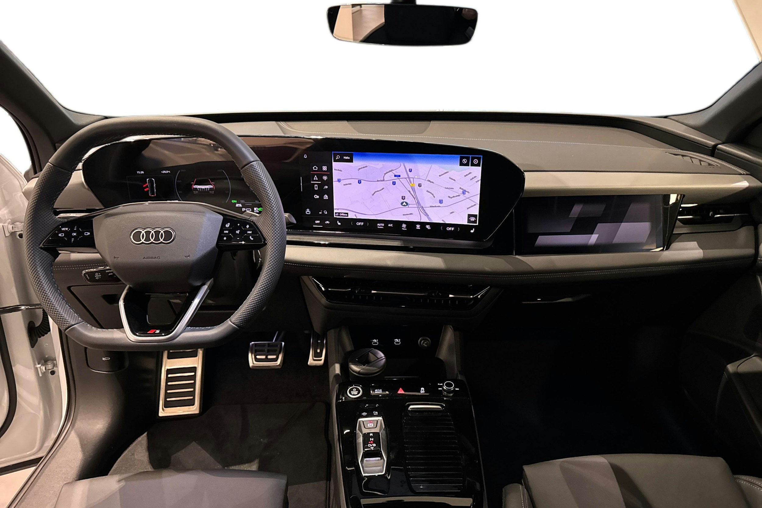 valkoinen Audi Q6 e-tron 2025 kuva 7.