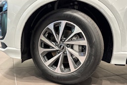 valkoinen Audi Q6 e-tron 2025 kuva 10.