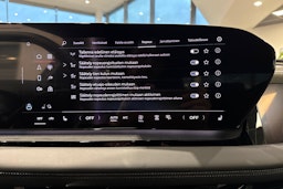 valkoinen Audi Q6 e-tron 2025 kuva 11.