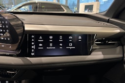 valkoinen Audi Q6 e-tron 2025 kuva 12.