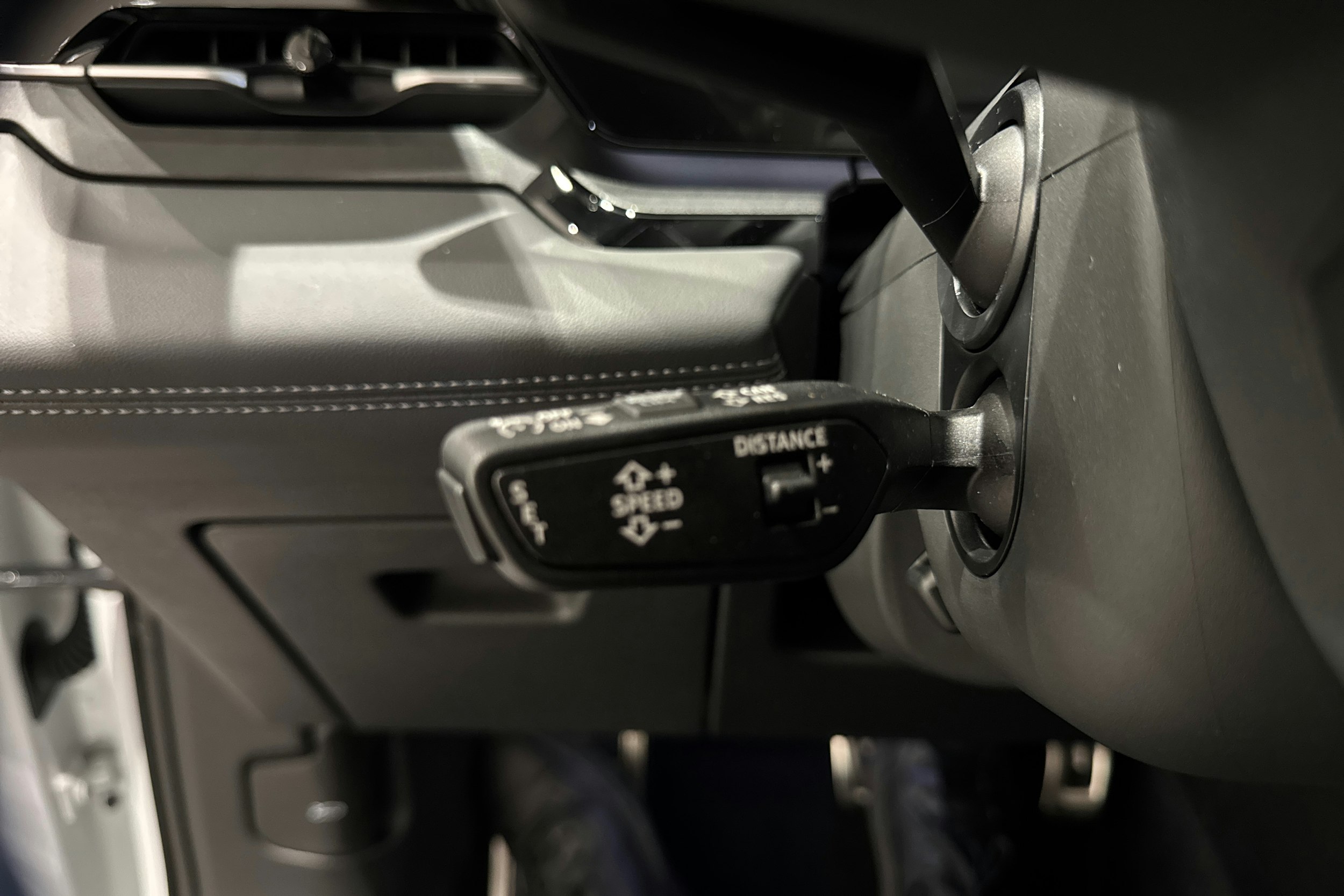 valkoinen Audi Q6 e-tron 2025 kuva 13.