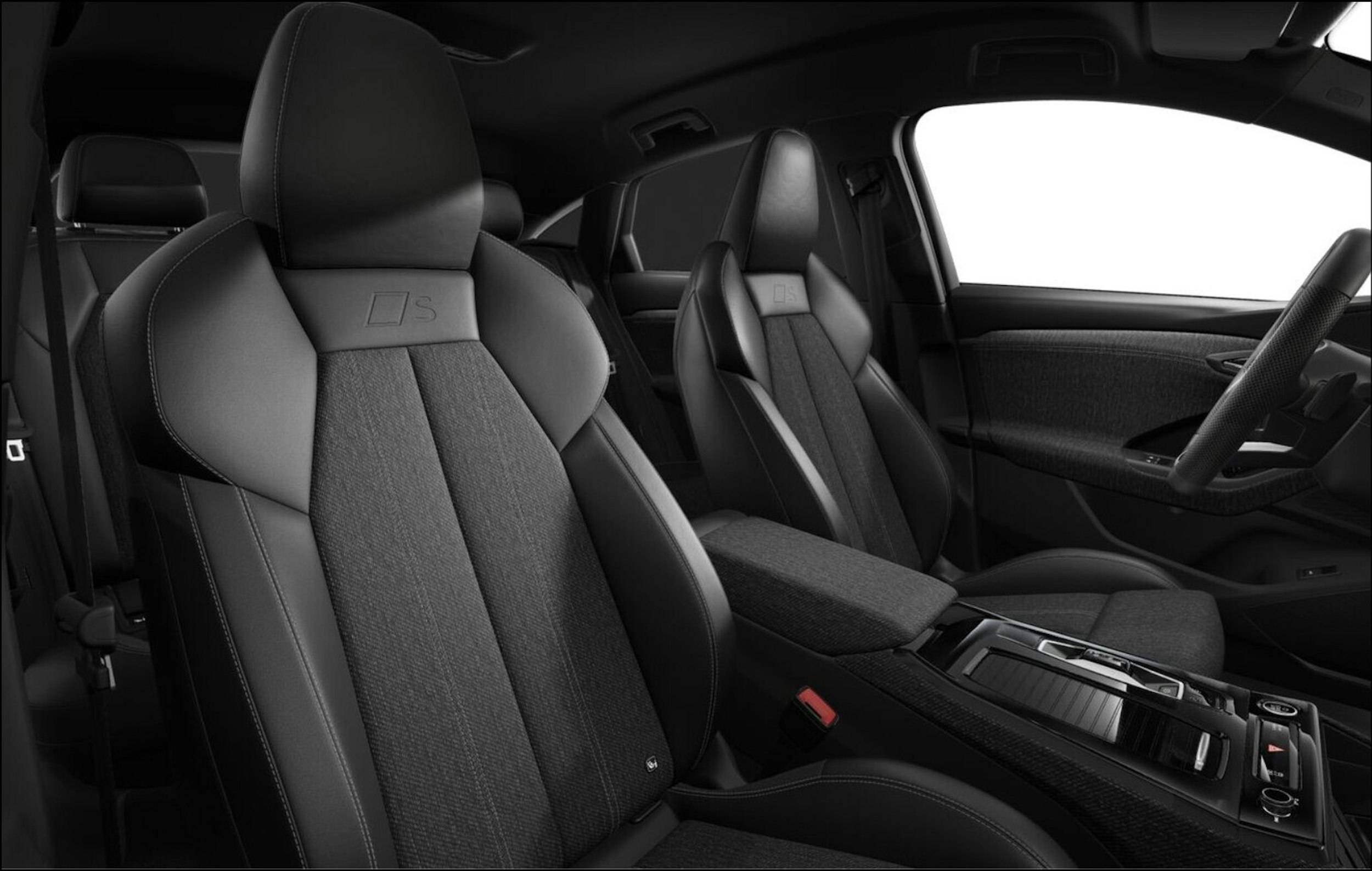 met. musta Audi Q6 e-tron 2025 kuva 6.