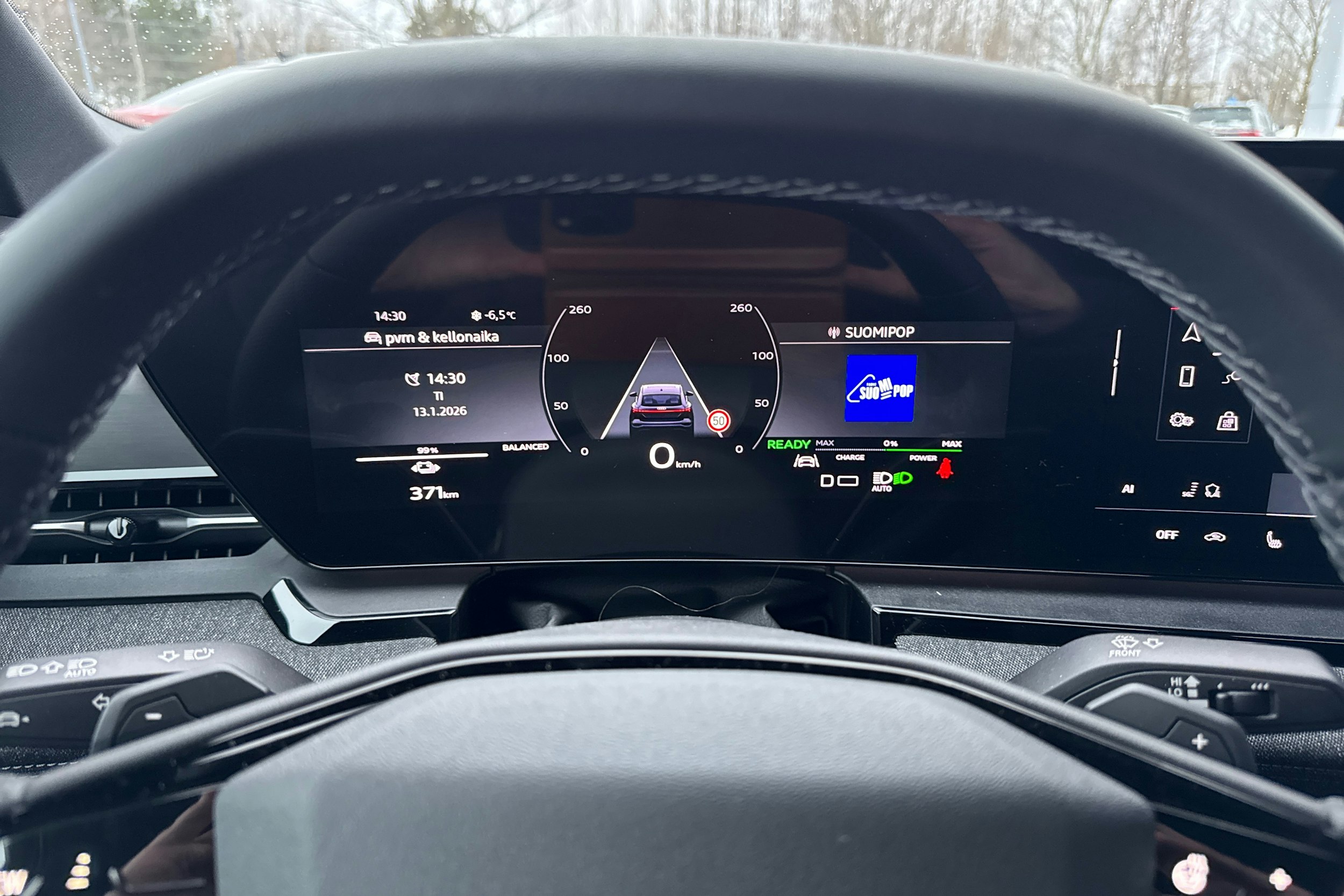 met. musta Audi Q6 e-tron 2025 kuva 11.