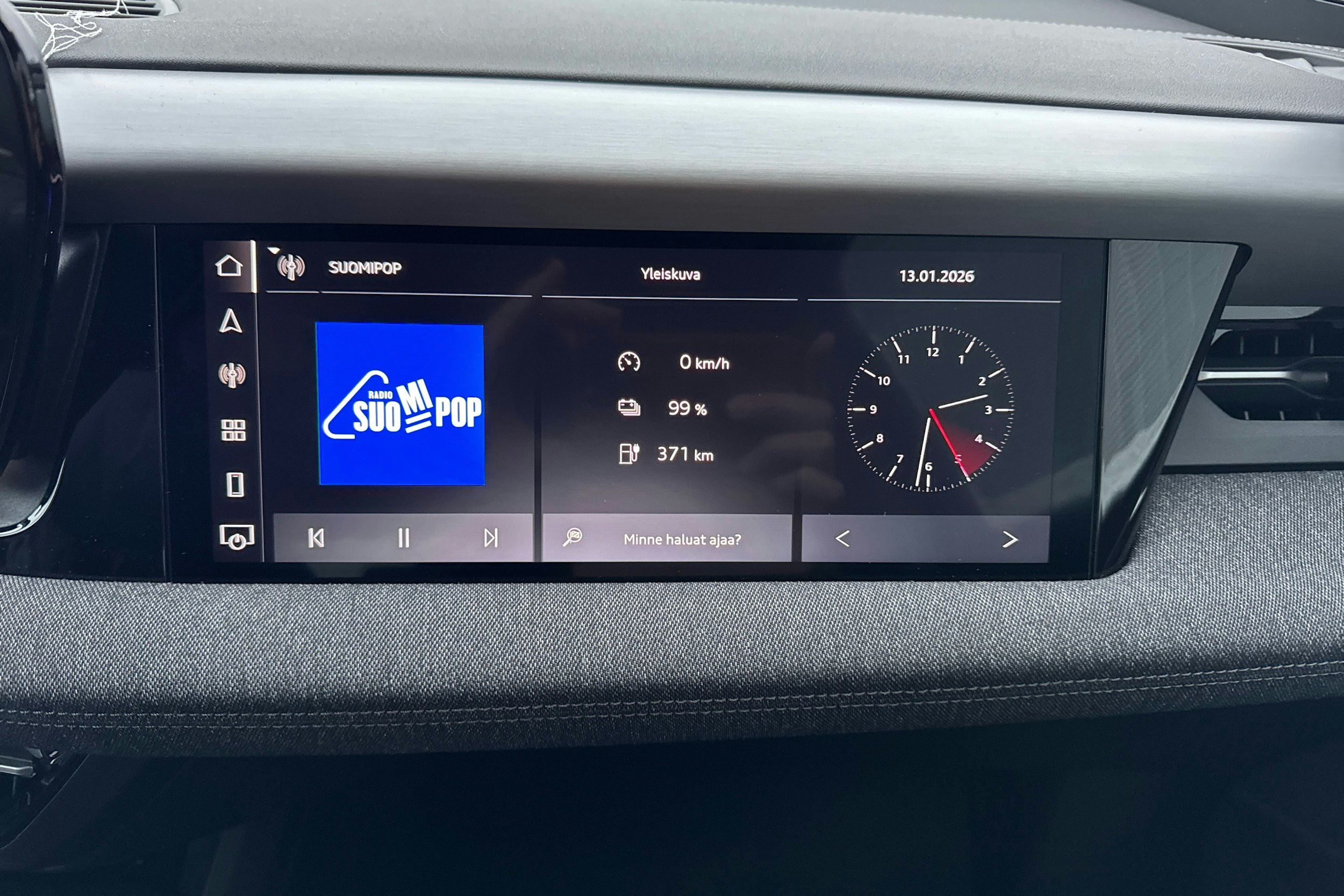 met. musta Audi Q6 e-tron 2025 kuva 12.