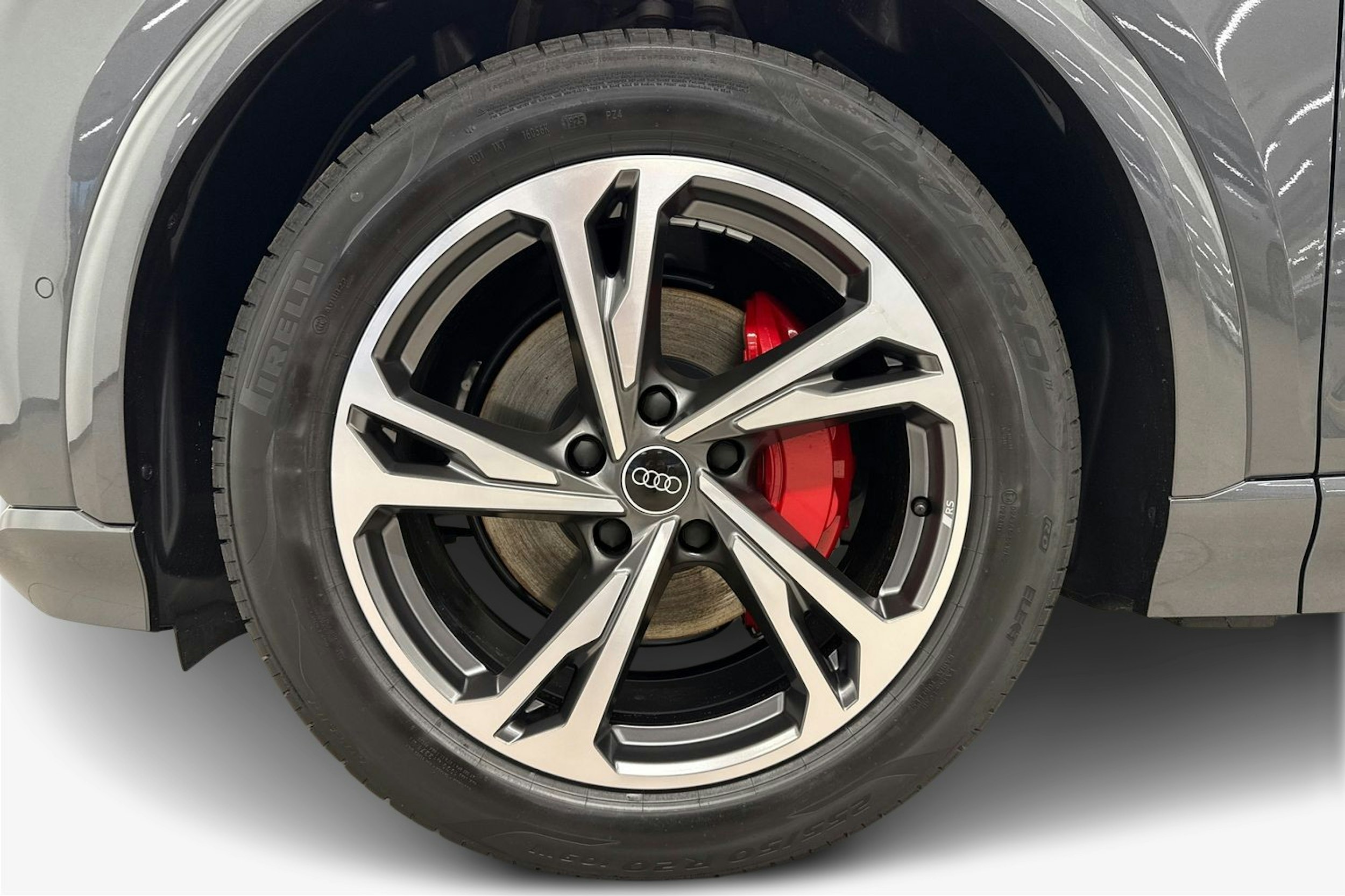 met. harmaa Audi Q6 e-tron 2025 kuva 9.