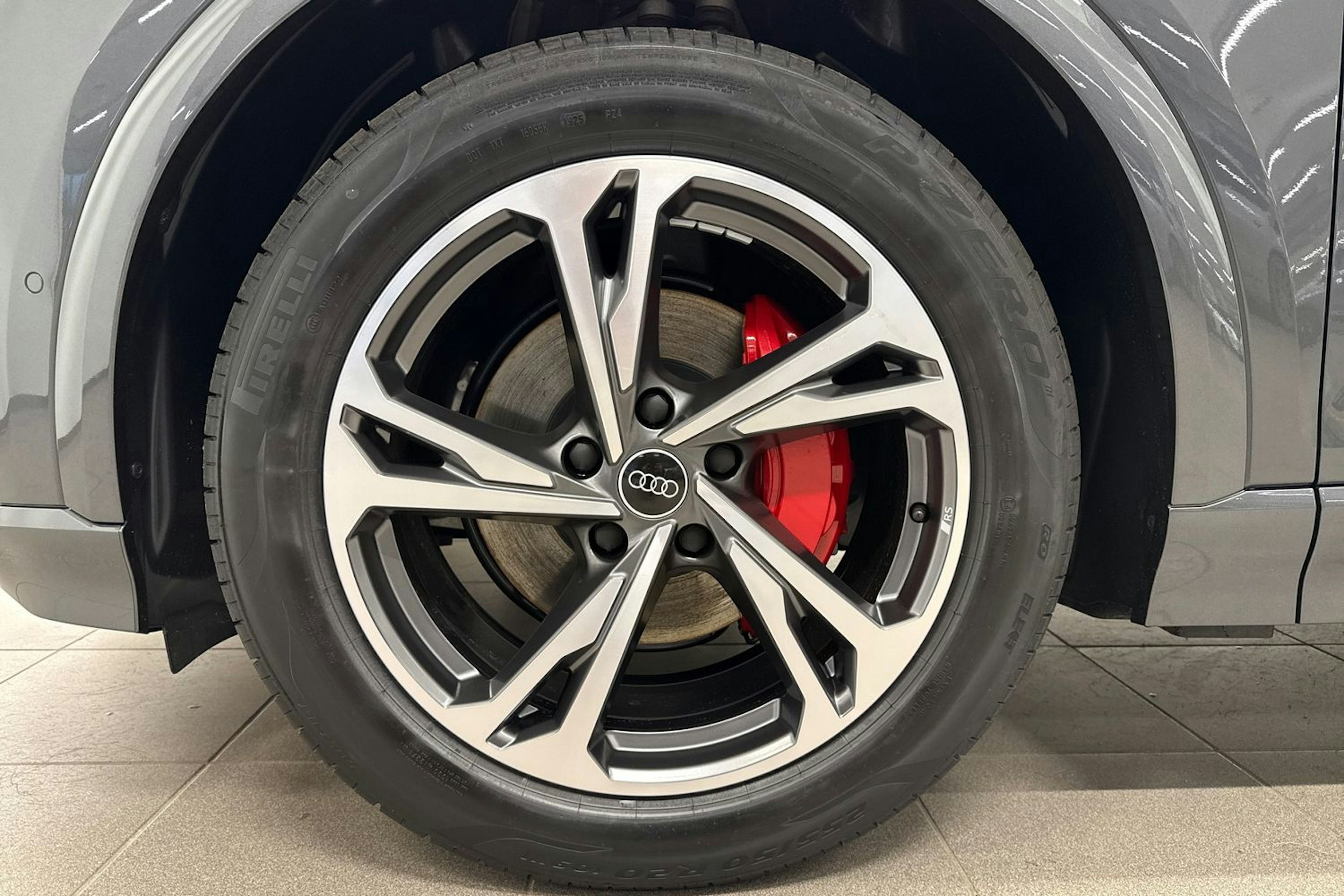 met. harmaa Audi Q6 e-tron 2025 kuva 10.