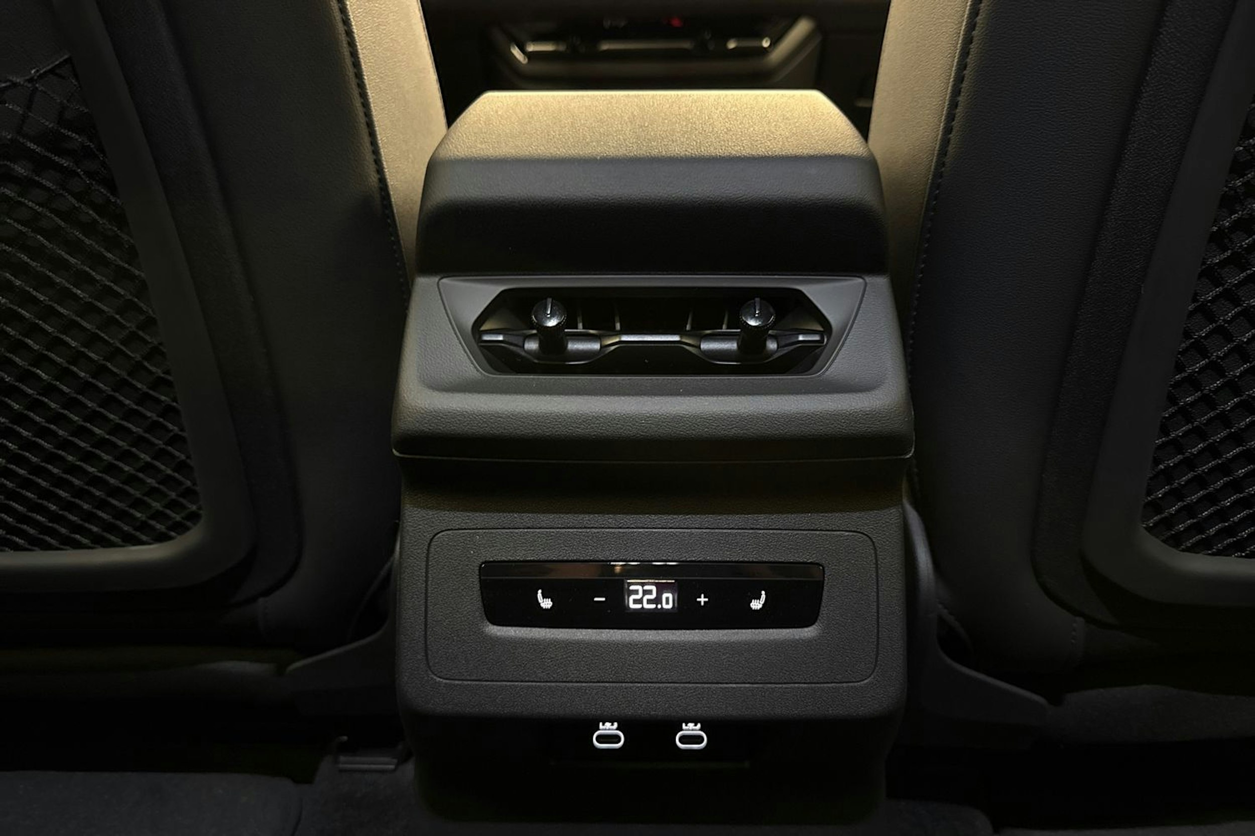 met. harmaa Audi Q6 e-tron 2025 kuva 12.