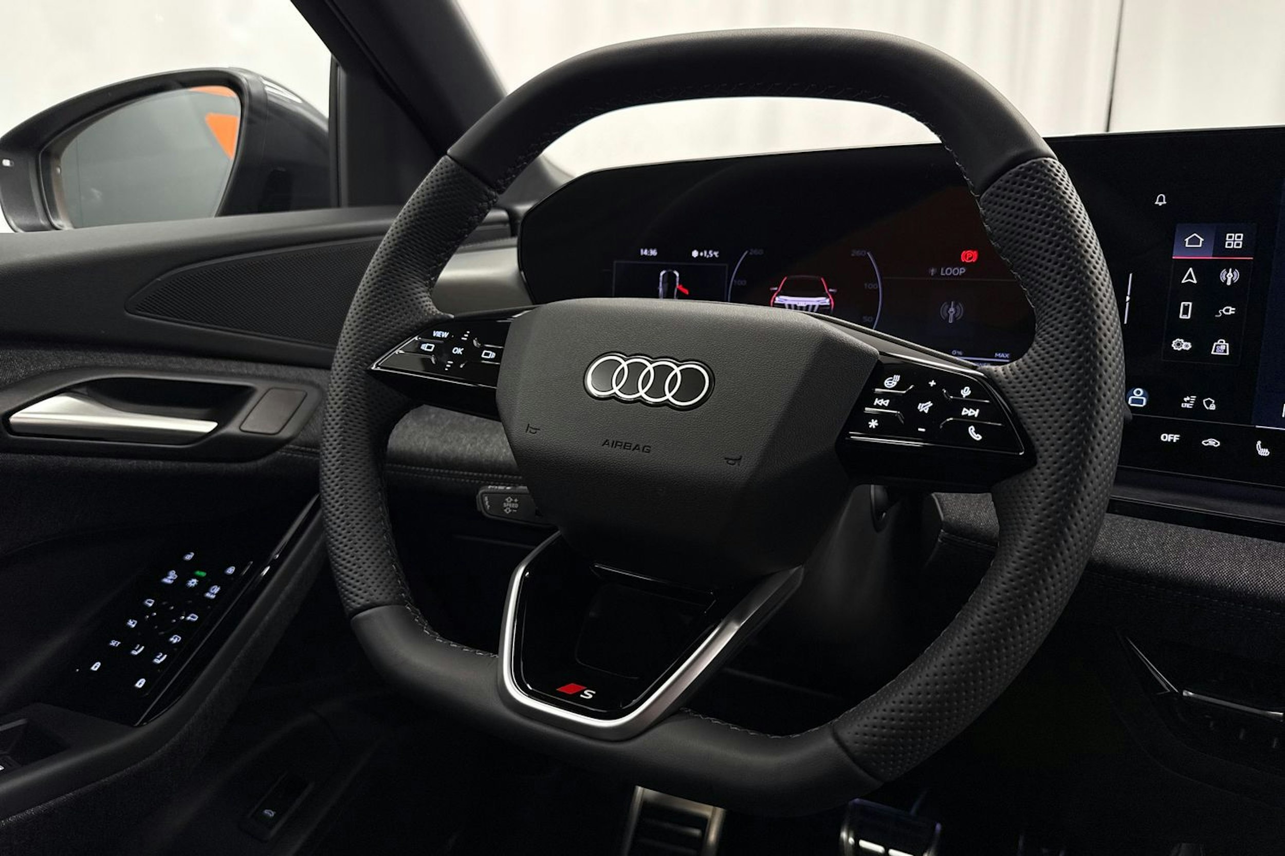 met. harmaa Audi Q6 e-tron 2025 kuva 13.