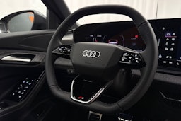 met. harmaa Audi Q6 e-tron 2025 kuva 13.